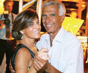 Desembargador Aloysio comemora junto com a sua esposa.